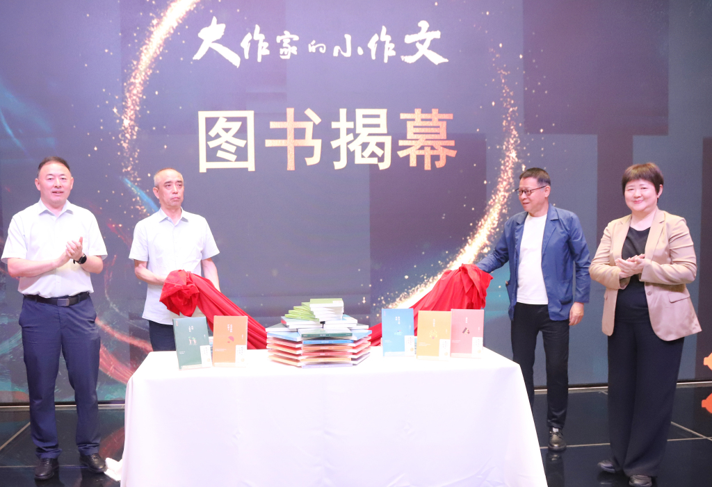 11位大作家出马，这套丛书以“小作文”带给青少年文学滋养