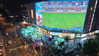 蘇超歡樂(lè)經(jīng)濟(jì)席卷南京：全城皆主場(chǎng)，文商旅體借勢(shì)“激情進(jìn)球”