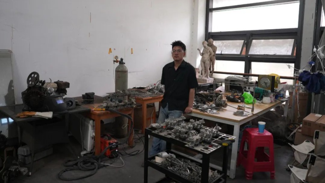 2025畢業(yè)季最大黑馬：32歲碩士畢業(yè)，作品一周爆火