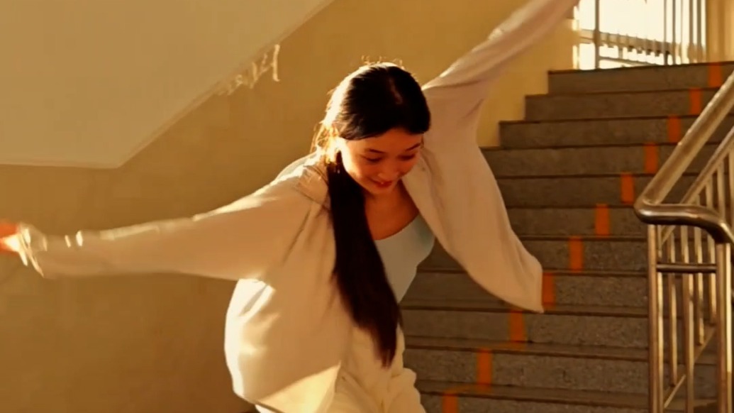 通過地板音樂振動“聽見”世界，聽障舞者舞出精彩