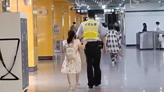 視障女子牽輔警衣角換乘地鐵，當事輔警：沒想到收獲那么多贊