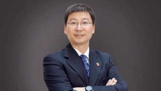 大学2025丨专访首都经贸大学校长吴卫星：AI不是外挂工具，而是深度嵌入办学环节的造血细胞
