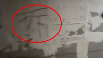 天津一小区一楼大堂被砌砖墙,砌墙者称通过法拍获得产权,三大问题待解