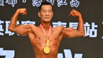 堅持健身38年，66歲大爺參加健美比賽獲多塊獎牌