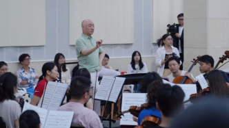 优美旋律的背后是讽刺，上海歌剧院复排威尔第《法尔斯塔夫》