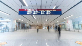 西安咸阳机场有人坠楼砸到清洁工？机场宣传部门：掌握情况但要再了解