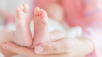 非婚生子能否領(lǐng)取育兒補貼？四川省衛(wèi)健委：需補辦結(jié)婚登記