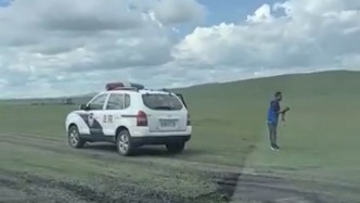 法院警車在千里之外的草原旅拍？黑河市多個(gè)單位介入調(diào)查