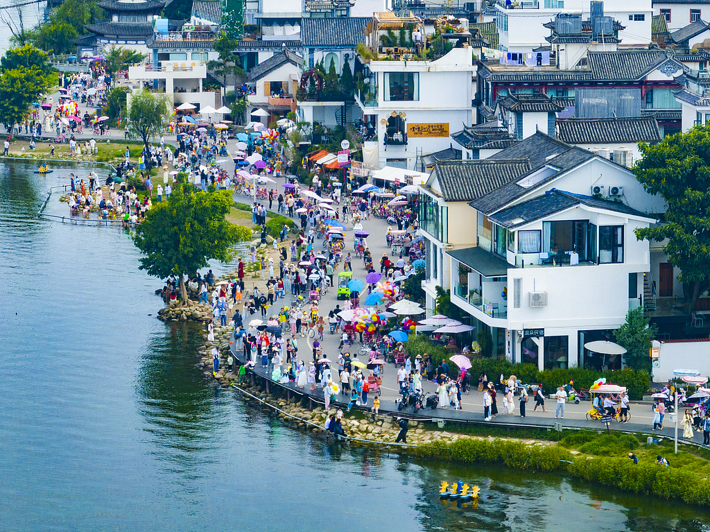 “住得久一点，体验深一点”，暑期“旅居”带火，四线小城高星酒店入住增速反超北上广