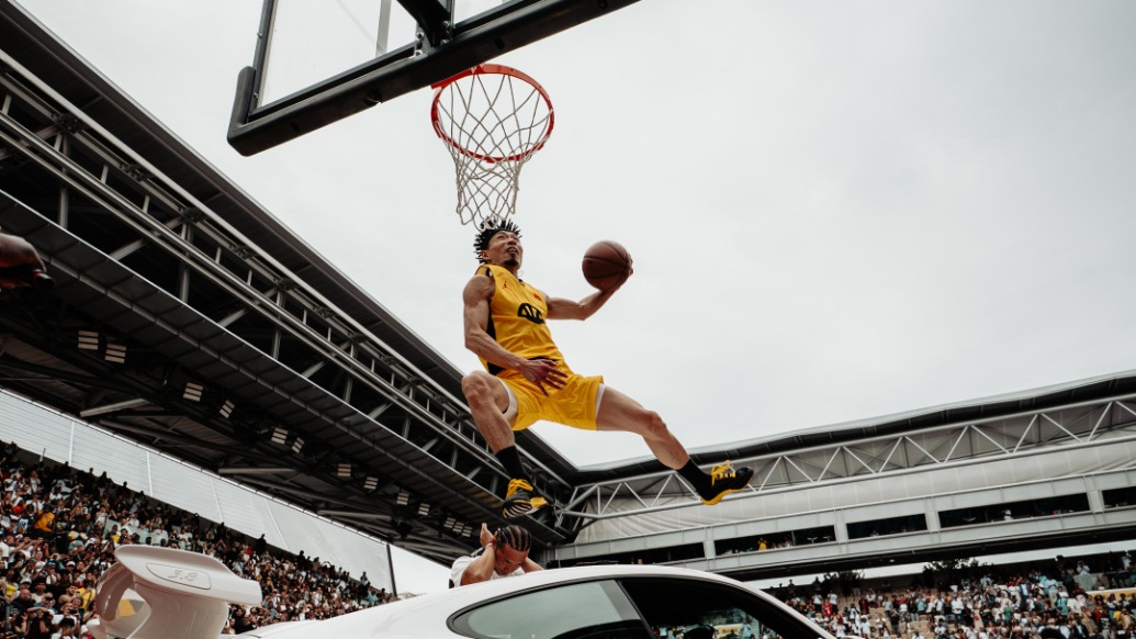 陳登星回憶“飛過汽車”炸場世界頂級(jí)扣籃比賽：扣之前想著把車當(dāng)作沒有車