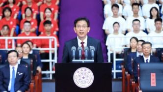 清華校長(zhǎng)寄語(yǔ)本科新生：弘揚(yáng)偉大抗戰(zhàn)精神，傳續(xù)西南聯(lián)大薪火