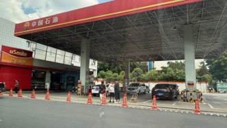 媒體實探“50升油箱加了67.96升”加油站：已暫停營業(yè)