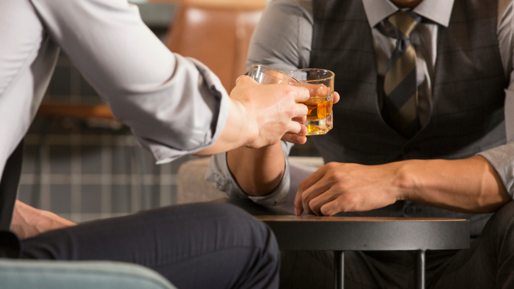 男子好心留宿認(rèn)識(shí)半年的“好友”，未料愛車被其偷走抵押