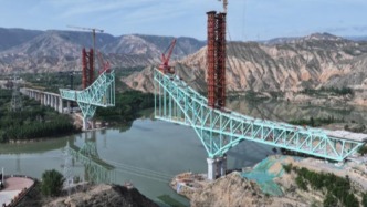 應急管理部派工作組指導川青鐵路尖扎黃河特大橋施工繩索斷裂事故救援處置