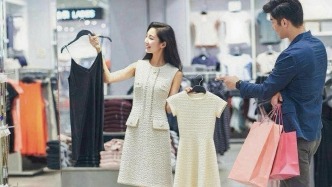 从款式到触感，这届年轻人的服饰消费为面料主权买单