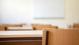 问政平台被涉“提前返校”的投诉霸屏，四川射洪教育局：责令涉事中学整改
