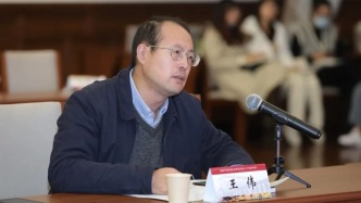 复旦大学法学院教授王伟因病医治无效逝世，年仅55岁