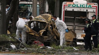 汽車炸彈爆炸、警用直升機(jī)遭擊落，哥倫比亞連發(fā)兩起恐襲事件