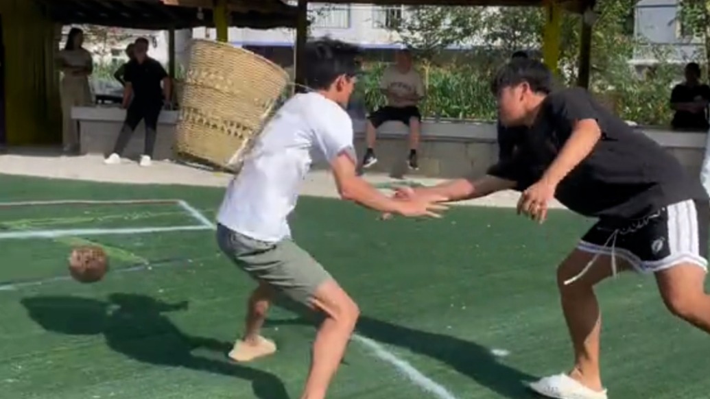 用背簍接球的比賽你見過嗎？重慶彭水少數(shù)民族竹鈴球賽事展現(xiàn)非遺新活力