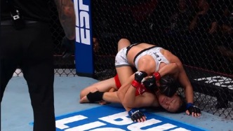 女中醫(yī)石銘UFC“首秀”惜敗，賽后觀眾大喊加油
