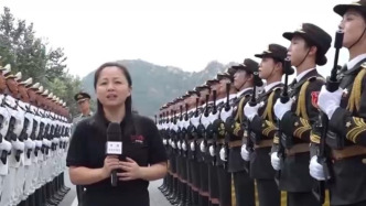 行走的“中國(guó)名片”！總臺(tái)記者探訪(fǎng)儀仗方隊(duì)排練現(xiàn)場(chǎng)