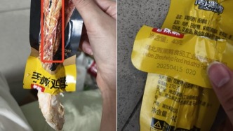 “周黑鸭”手撕鸡脖现“白毛”，“零食很忙”：原因无法核实，已给予补偿