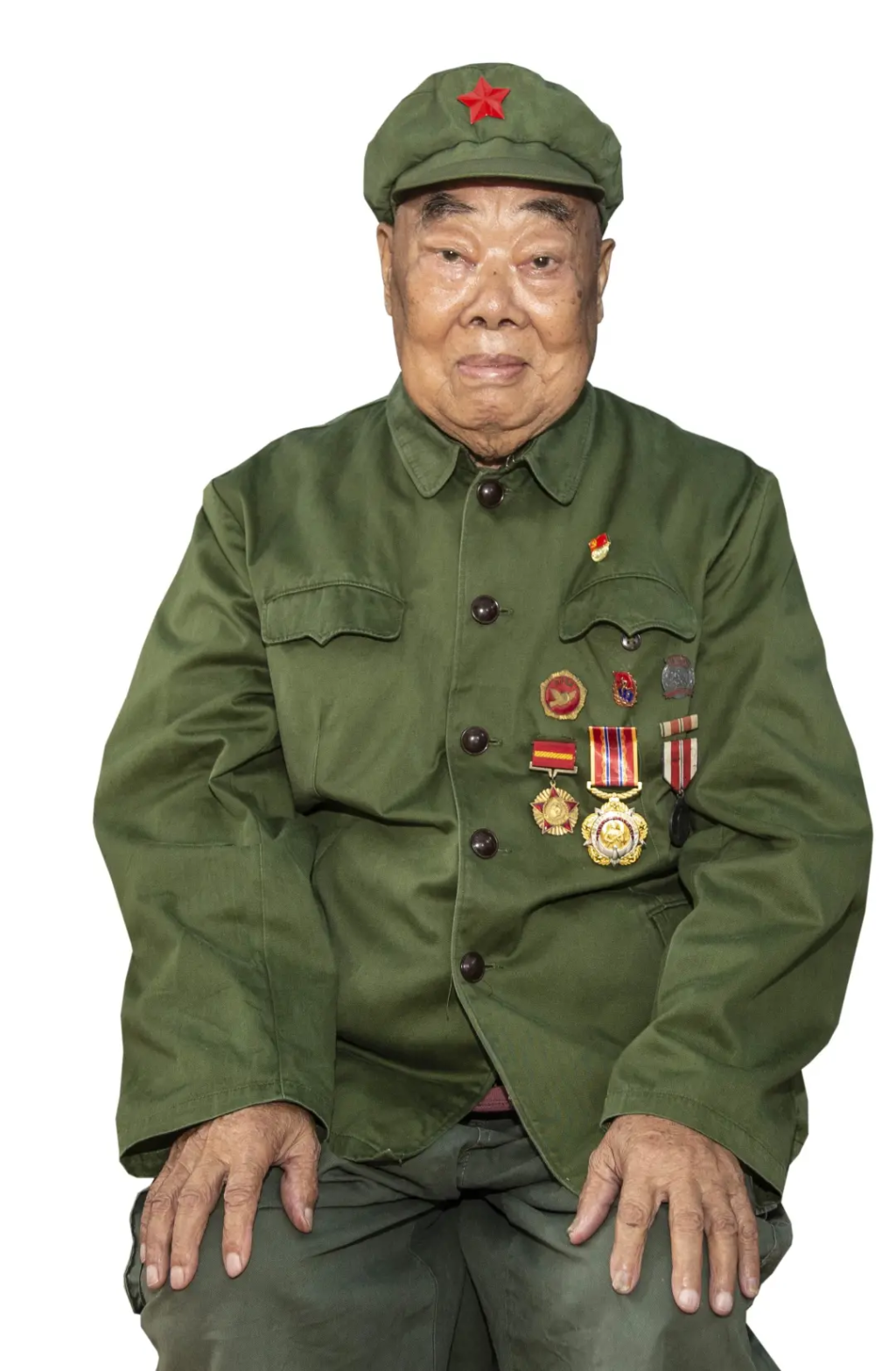 抗美援朝老战士何邦成逝世，在上甘岭战役中冒着枪林弹雨救下十几名战友