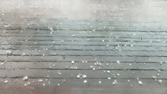剛剛熱極了現(xiàn)在下冰雹？上海目前五預(yù)警高掛