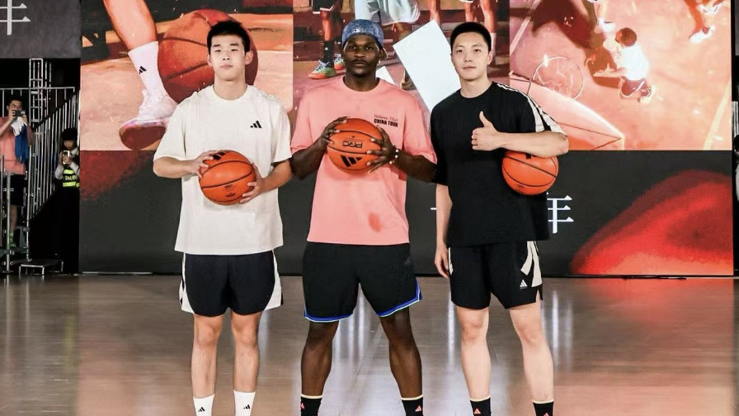 爱德华兹上海助力草根篮球，与胡明轩、林葳现场火拼三分球