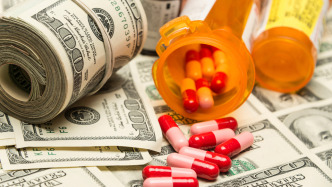 特朗普重申将把美国药价“下调1400%至1500%”，医药股普跌