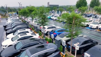 每5輛電動(dòng)汽車就有2個(gè)充電樁，我國(guó)建成全球最大電動(dòng)汽車充電網(wǎng)絡(luò)
