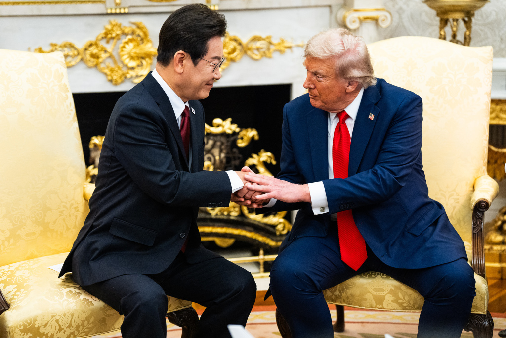观察｜李在明的白宫“钢丝秀”：精心筹备腰板笔直，笑谈朝鲜看中美脸色