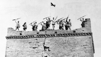 不退！前進(jìn)！60張經(jīng)典照片“動(dòng)起來(lái)”，回顧二戰(zhàn)12場(chǎng)重要戰(zhàn)役