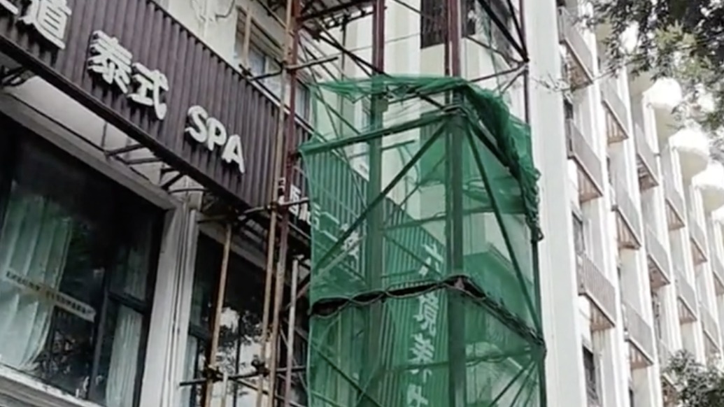 三亚一酒店装修工程推车升降过程中坠落，砸中路过群众致1死2伤