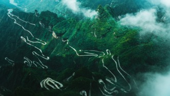 直播丨決戰(zhàn)張家界！2025“沖頂天門”登山挑戰(zhàn)賽開賽