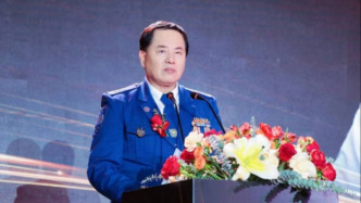 法治課 | 假外交官房文軍，該擔何責？