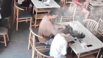 “像上學遲到了！”飯店老板早晨睡過頭，顧客們已在店里坐等“投喂”