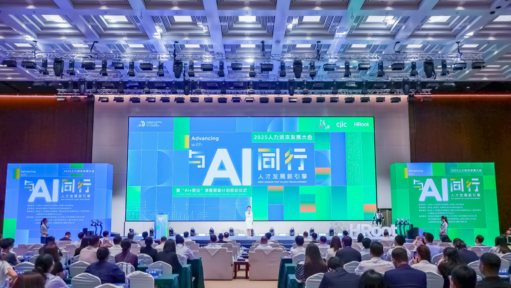 求职、招聘都有变化，“AI+”怎么影响就业这件事？