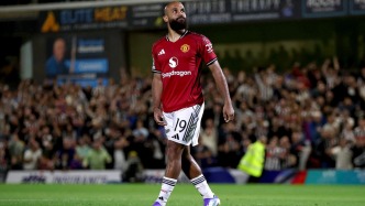 體壇聯(lián)播｜曼聯(lián)聯(lián)賽杯不敵英乙球隊(duì)，德約晉級(jí)美網(wǎng)男單第三輪