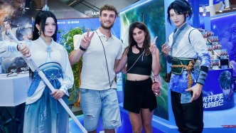 國貨國漫聯(lián)手，在南京路走向世界，晨光打開了新格局