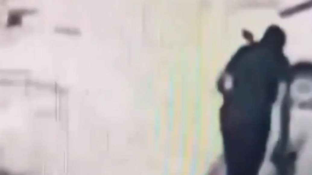 女子銀行卡251萬元存款憑空消失，竟被6名老人取走