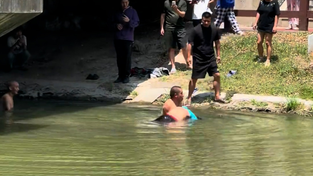 “扎猛子”摸尋5分鐘，休班快遞員勇救落水者