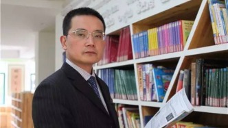 曾在5所學(xué)校任校長30年的楊云生到齡退崗，網(wǎng)友留言感謝