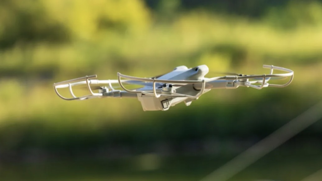 涉军区域多次出现无人机疑似违规拍摄阅兵军机训练，国家安全部通报2人被行政处罚