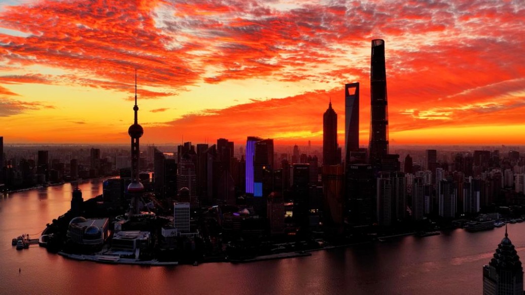 上海出現(xiàn)絢爛朝霞，一起接收天空的七夕禮物吧！