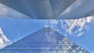 深圳控股上半年收入约103亿港元，因路劲债务违约确认亏损18亿港元