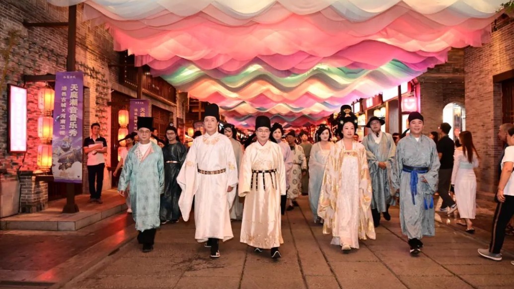 區(qū)委書記、區(qū)長下班后，自掏腰包體驗漢服妝造