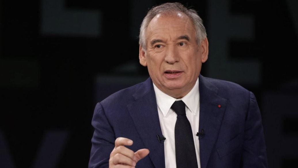 法国总理：“法国债务危机如同船只受损，海水正不断涌入”