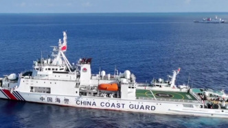 中國海警位中國黃巖島領(lǐng)海及周邊區(qū)域執(zhí)法巡查