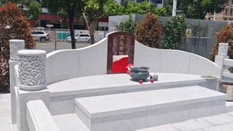 深圳一小区被曝建坟墓，工人称是翻新土地庙，民政局回应：不属于无主坟墓，街道正核查处置